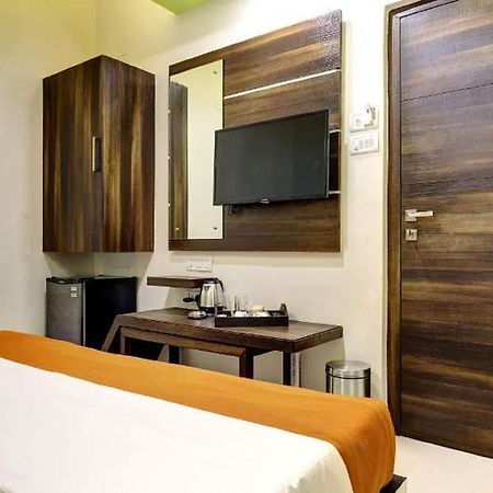 Hotel Lonavla Екстер'єр фото
