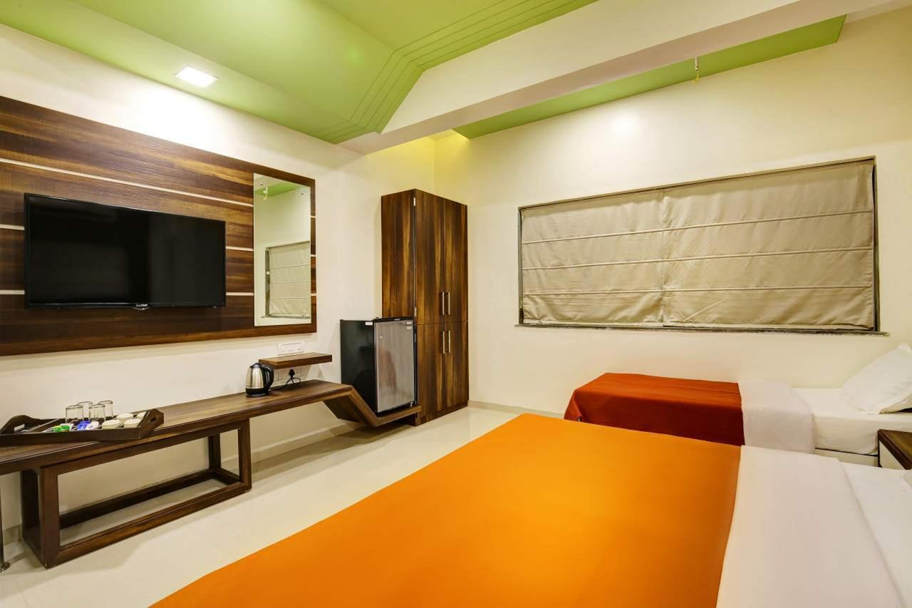 Hotel Lonavla Екстер'єр фото
