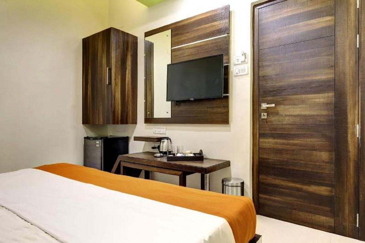 Hotel Lonavla Екстер'єр фото
