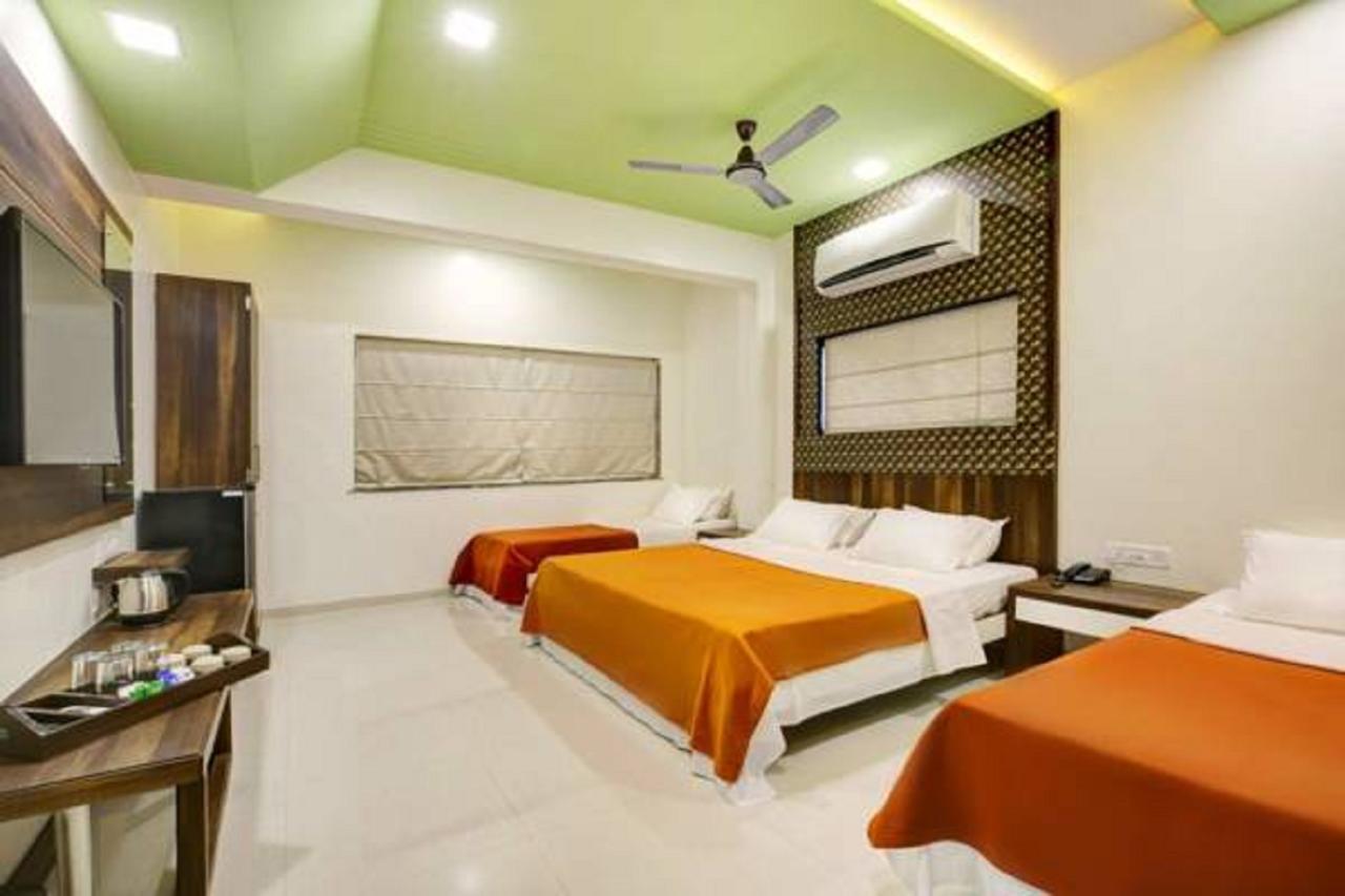 Hotel Lonavla Екстер'єр фото