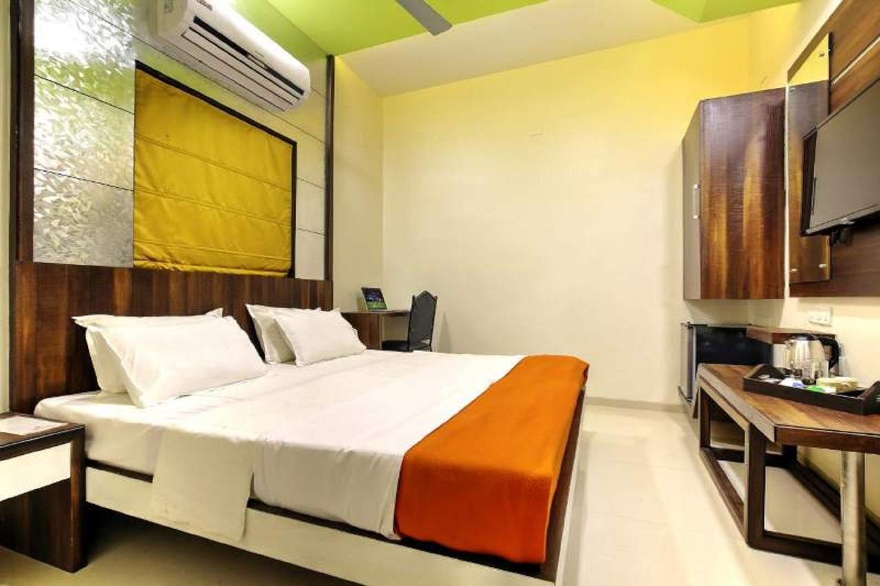Hotel Lonavla Екстер'єр фото
