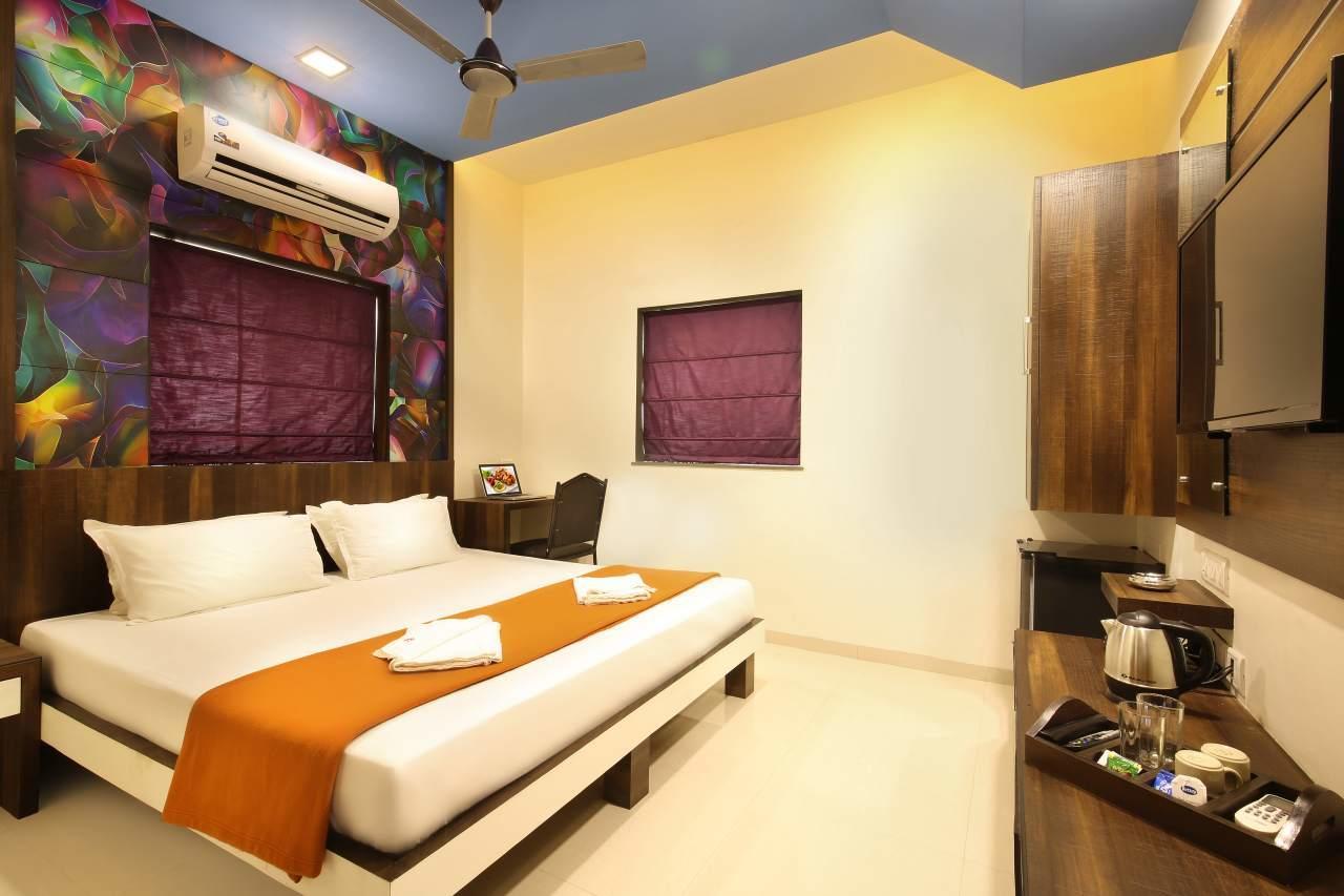 Hotel Lonavla Екстер'єр фото
